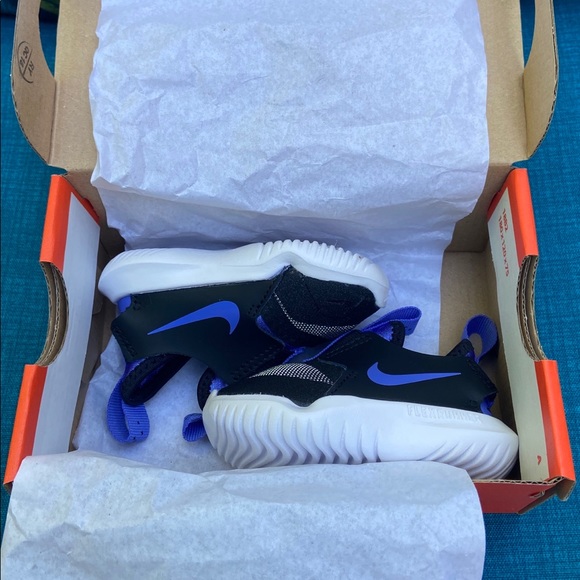 Infant Nike, size 3 (never worn) - Picture 3 of 6